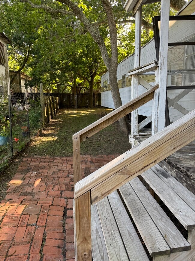 Photo - 1506 Maple St
