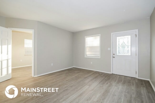 Photo - 6813 N Clearview Ave