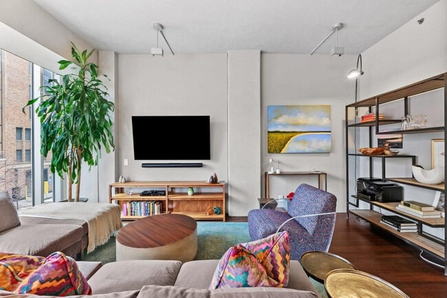 Building Photo - 519 W 23rd St Rental