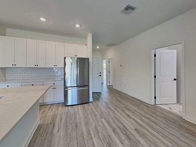 Photo - 558 Nimitz Blvd