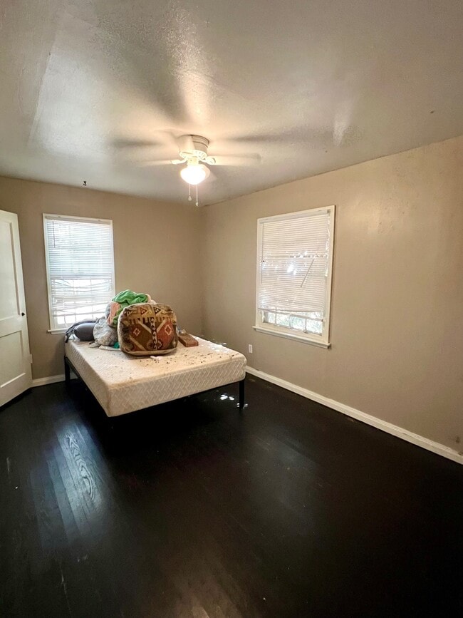 Photo - 533 E Fairchild Dr