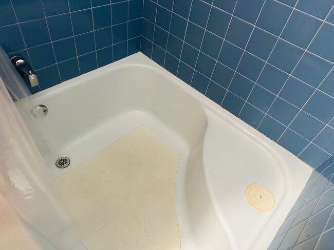 Photo - Furnished Studio with Cable TV and Free Laundry Unidad 10