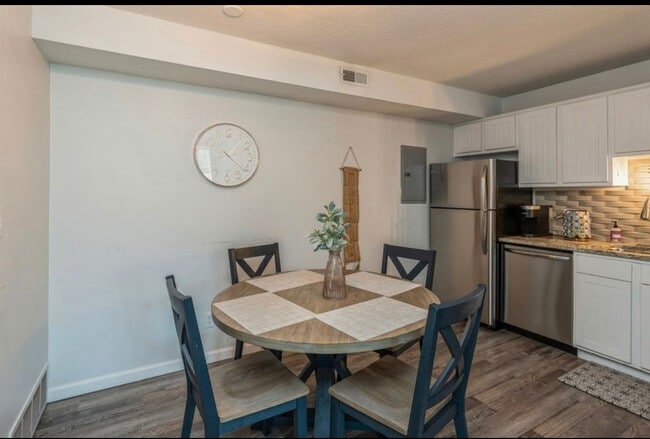 Photo - 1100 E 6th St Unit 2