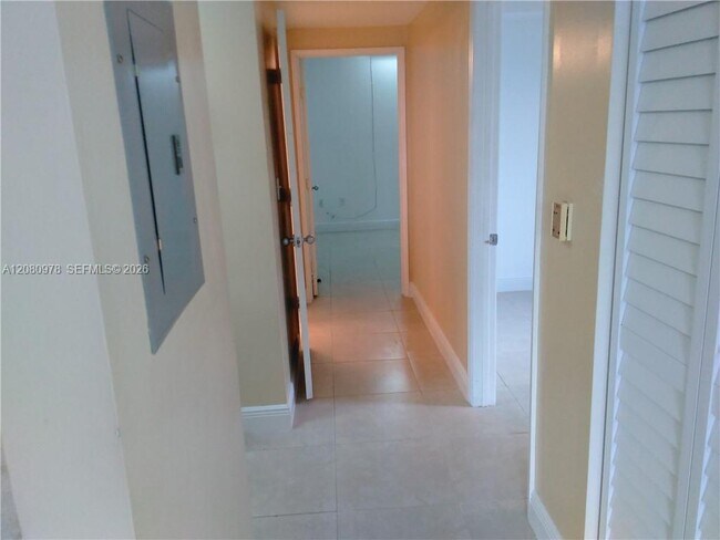 5091 NW 7th St Unit 402