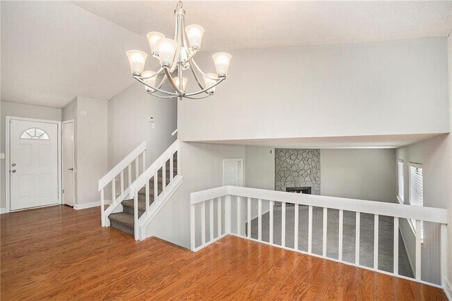 Photo - 676 Tarkington Rd S