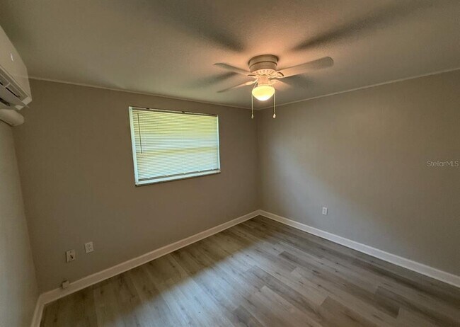 Photo - 5904 Kingsview Ln