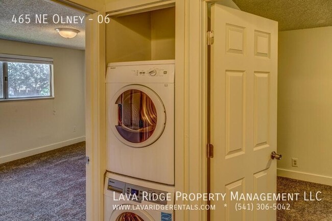 Photo - 465 NE Olney-06