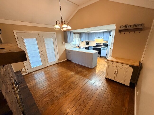 548 Queenswood Dr