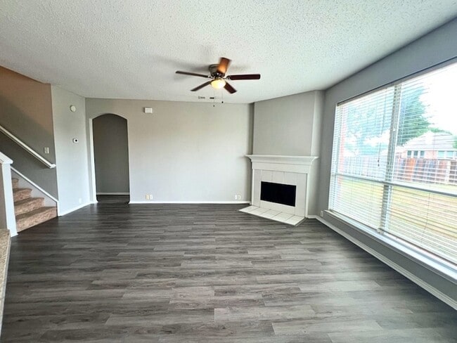 Photo - 2805 Crater Lake Ln