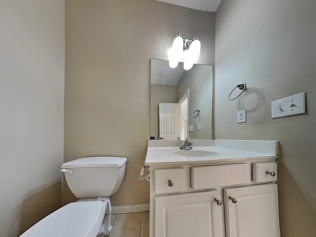 Photo - 64 Kenyon St SE