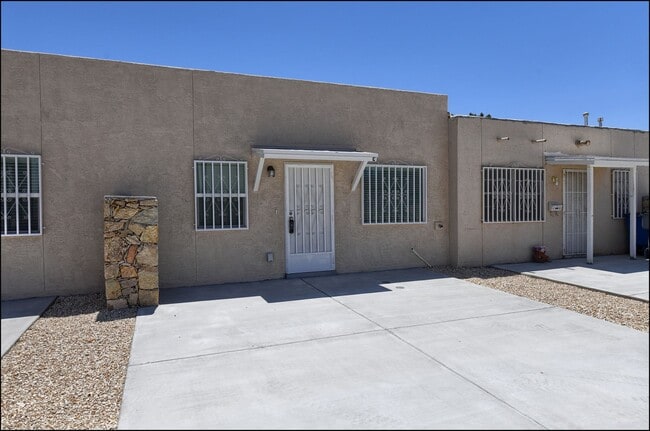 Building Photo - 4626 Maxwell Ave Unit C (R)