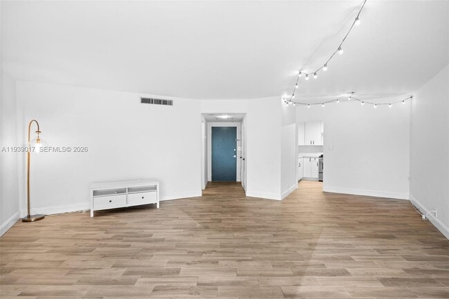 Photo - 3301 NE 5th Ave Unidad 221