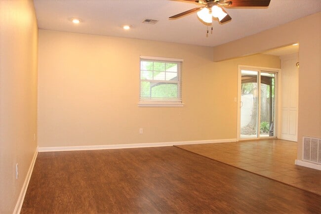 Photo - 814 Hawthorne Pl
