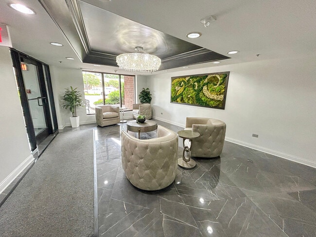 1 Bloomingdale Pl