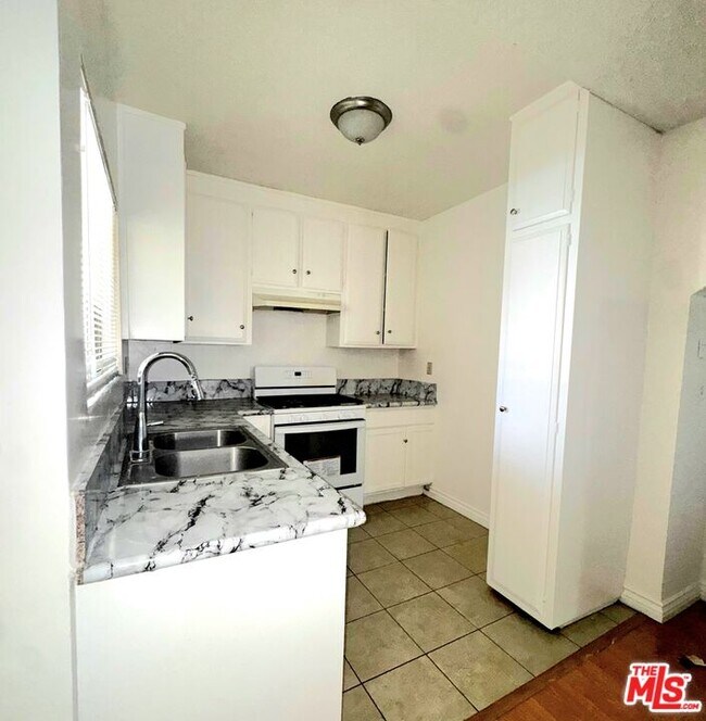 3055 Foothill Blvd Unit 9