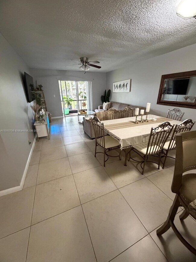 Photo - 4124 NW 88th Ave Unidad 203