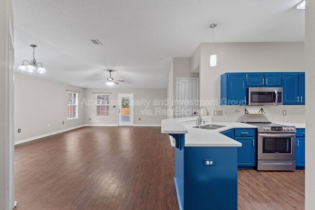 Photo - 917 Lajolla Ln