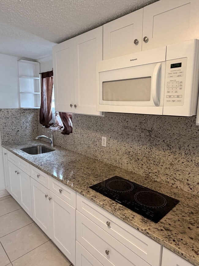 Photo - "Charming 1-Bedroom Retreat in Tampa - Cozy 650 Sq. Ft. Home Awaits!"