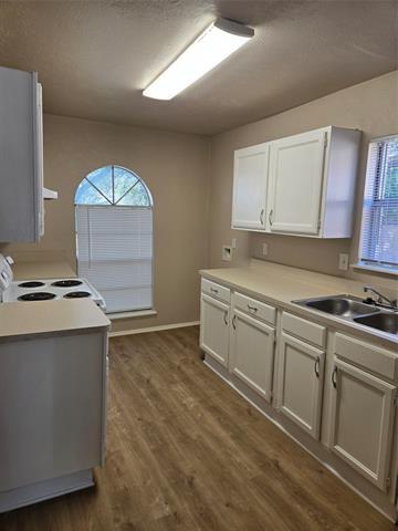 Photo - 4426 Mayflower Dr