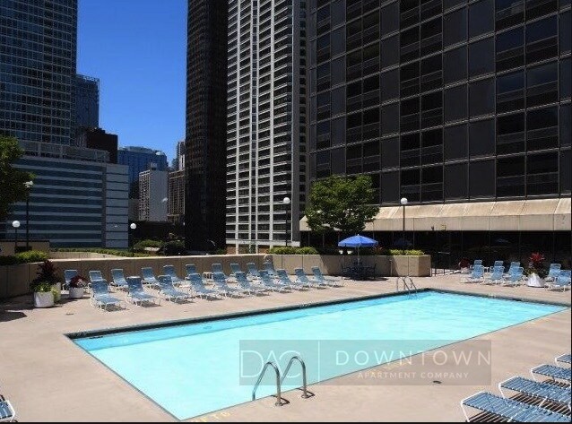 300 E Ohio St Unit 300