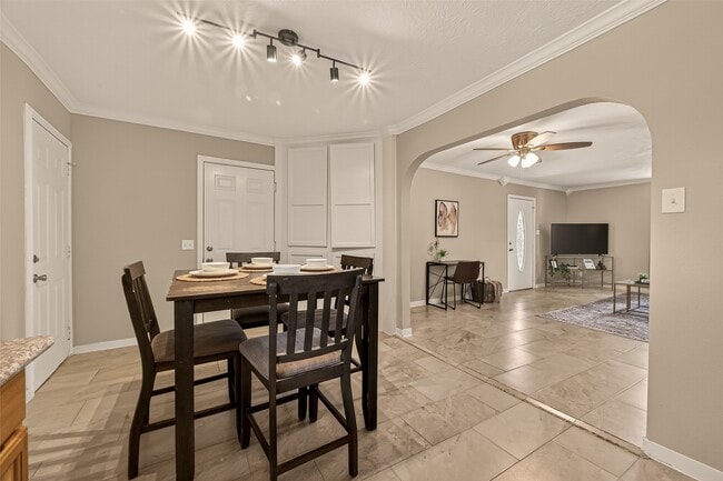 Photo - 515 Ogilvie St