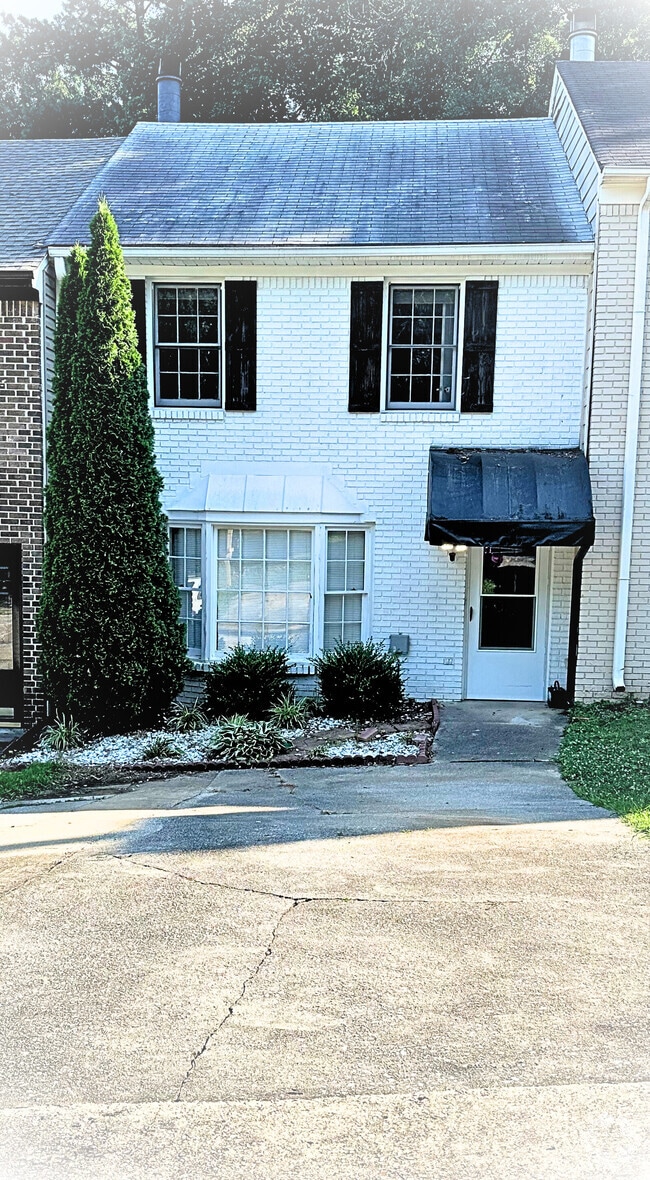 Building Photo - 2933 Riverwood Ter Rental