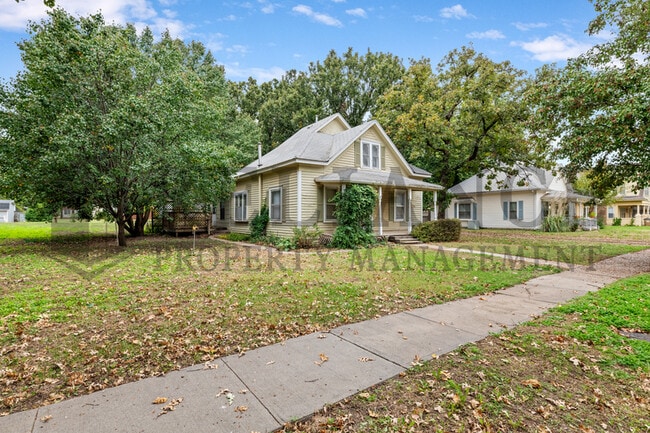 Photo - 109 N Emporia St