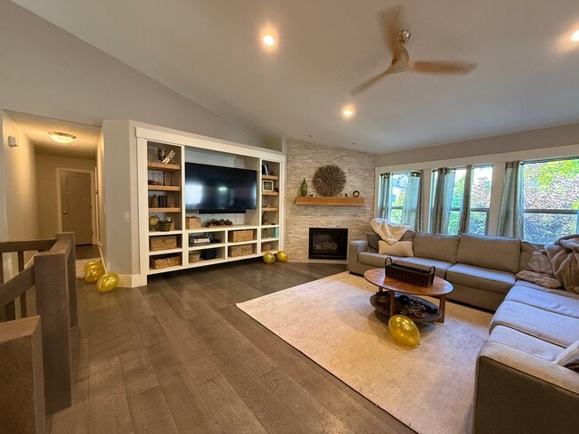 Photo - 2152 Aspen Wood Loop W
