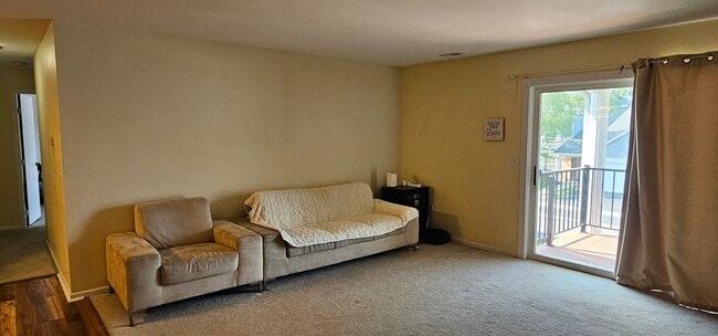 Building Photo - 893 Golf Course Rd Unit 8