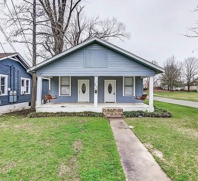 Photo - 203 E Rutherford St