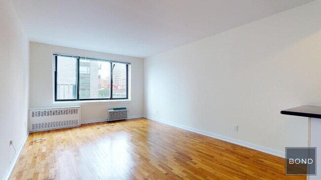 Building Photo - 1661 York Ave Unit 6J Rental