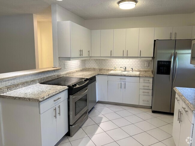 Building Photo - 220 NE 18th Ave Unit 2 Rental
