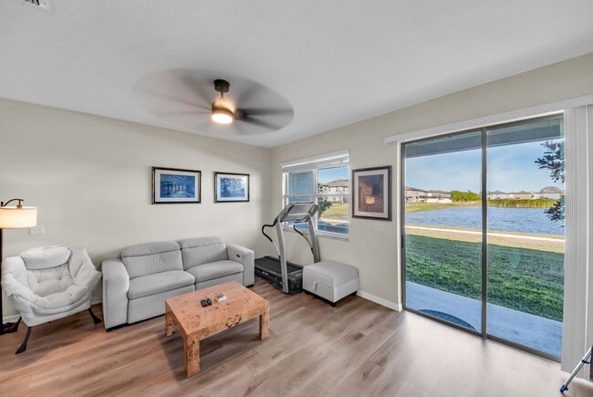 Photo - 736 Royal Empress Dr