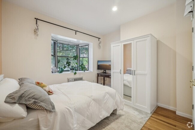 Building Photo - 235 Park Ave Unit 2B Rental