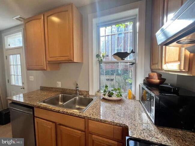 Photo - 1610 4th St NW