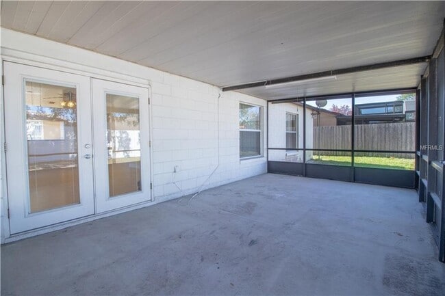 Building Photo - Freshly Painted 3/2 with Fenced Yard & Fireplace!