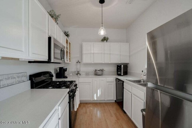 Photo - 7800 McKlinlock St