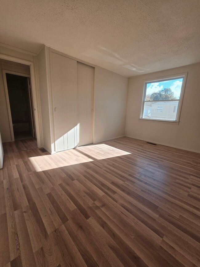 Photo - 168 Sackett Rd