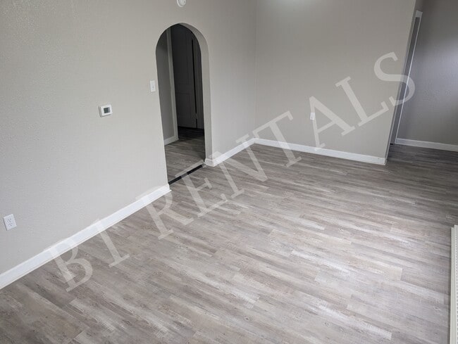 Photo - 6632 N Mill St