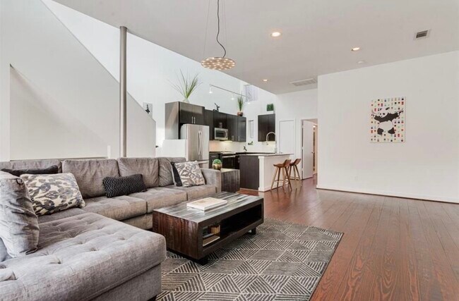 Building Photo - 2423 Wentworth St Rental