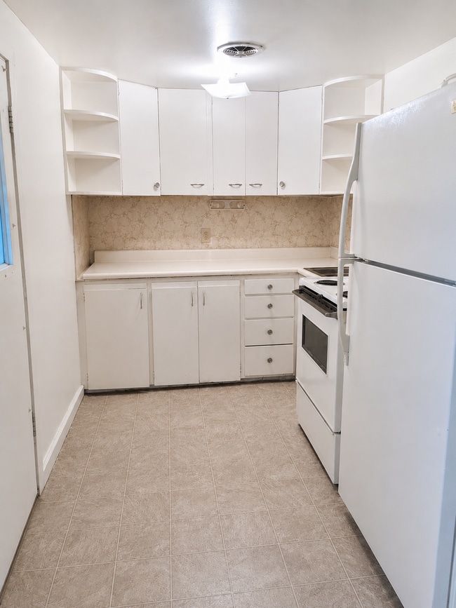 Building Photo - Small 2 bedroom 1 bath house