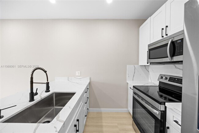 Photo - 630 NE 166th St Unit 3