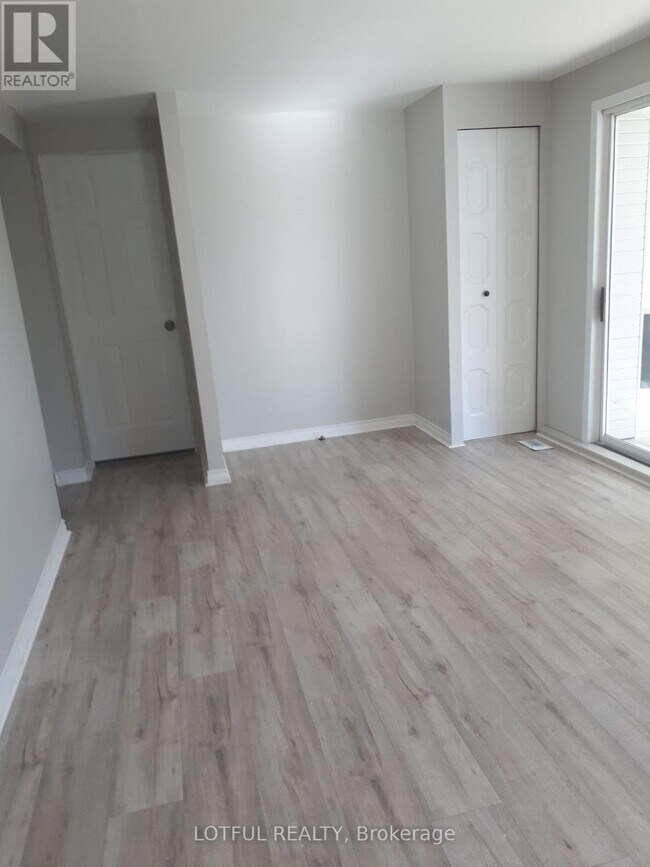 Photo - 7592 Flewellyn Rd