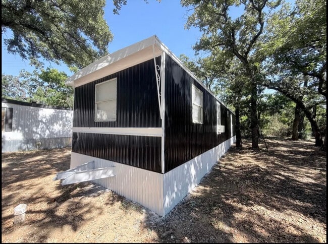 Photo - 215 Weeks Rd