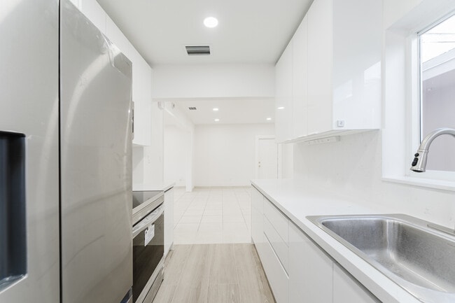 Photo - 1020 SW 74th Ave