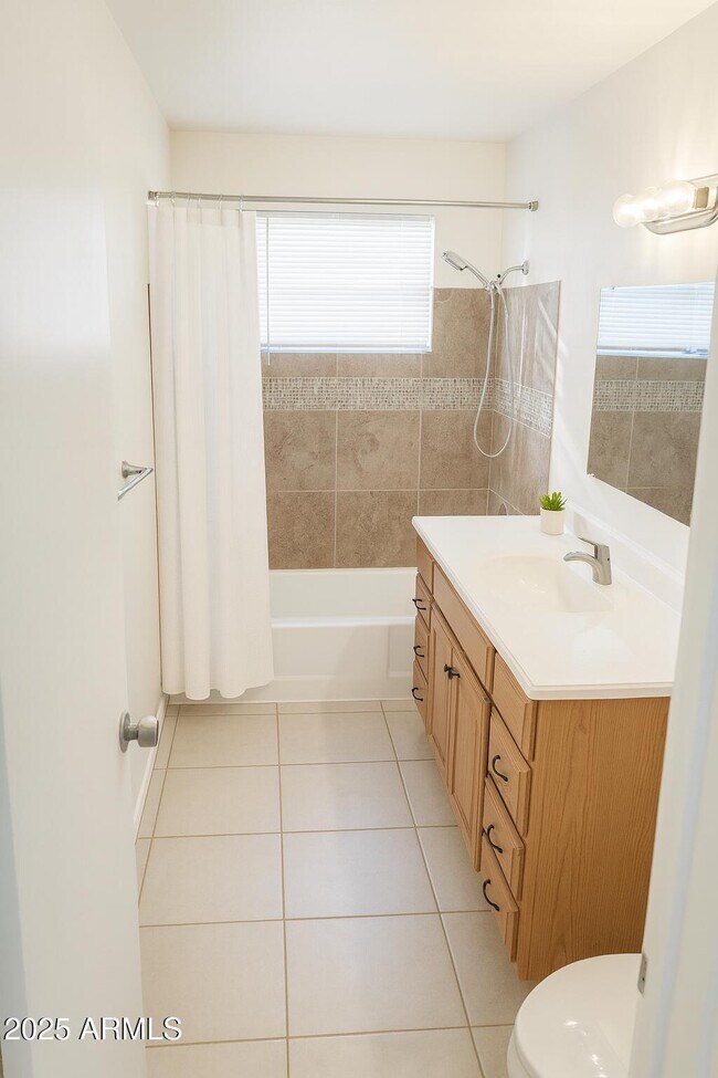 Photo - 5107 E Oak St Unit 3