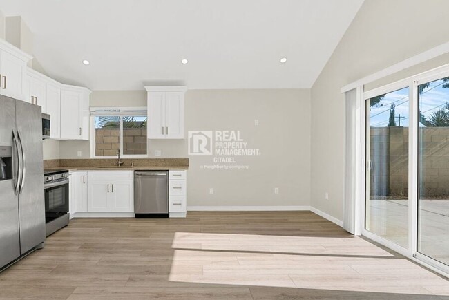 Photo - 996 S Siet Pl