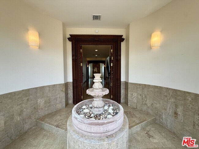 10827 Pacific View Dr