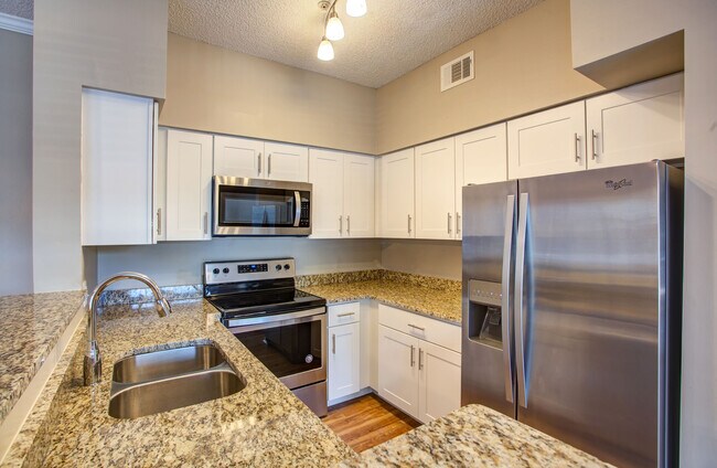 Photo - Lake Crossing Apartments