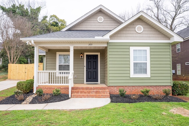 Building Photo - 305 S Calhoun St